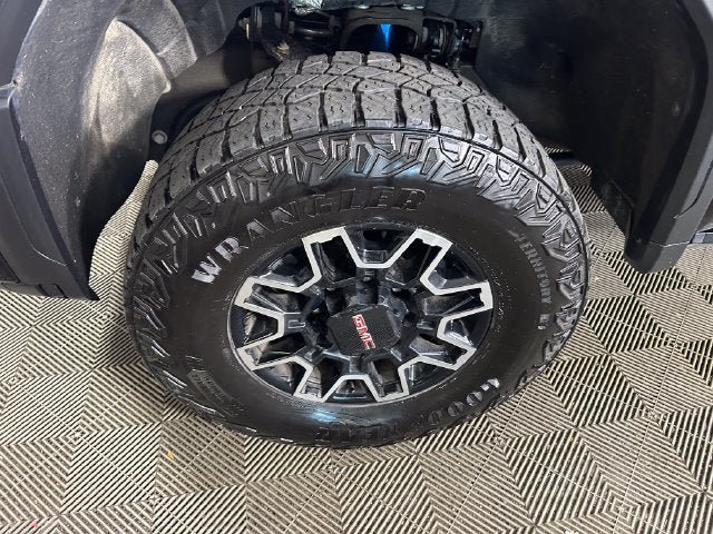 Used 2025 GMC Sierra 2500 AT4X AWD/4WD image 10
