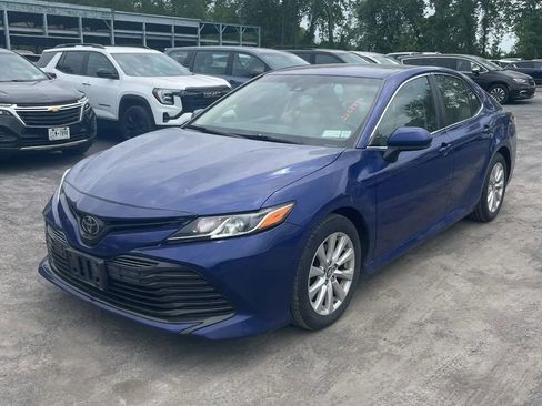 Used 2018 Toyota Camry LE FWD image 1