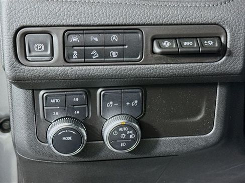 Used 2024 GMC Yukon XL Denali AWD/4WD image 11