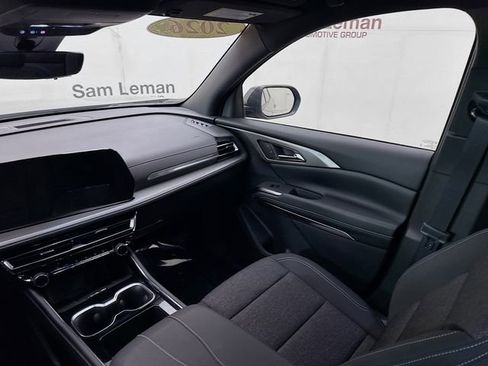 Used 2026 Chevrolet Traverse LT w/ Driver Confidence Package image 25