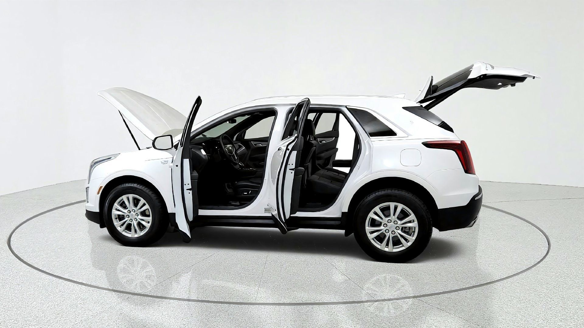 Certified 2024 Cadillac XT5 Luxury w/ LPO, Floor Liner Package AWD/4WD image 10