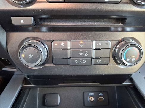 Used 2015 Ford F150 XLT image 15