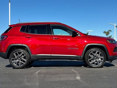 New 2026 Jeep Compass Latitude image 3