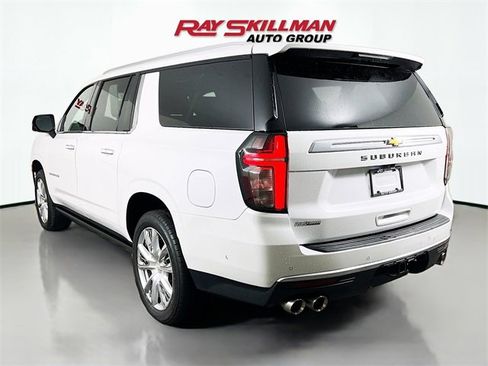 Used 2023 Chevrolet Suburban High Country w/ Advanced Technology Package image 5