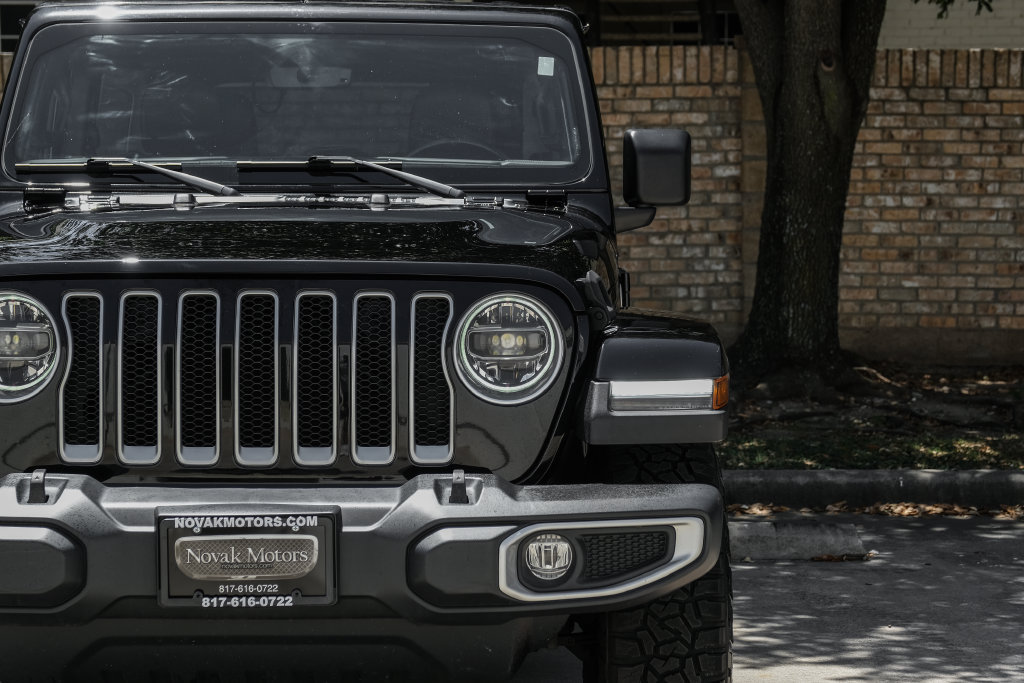 Used 2022 Jeep Wrangler Unlimited Sahara w/ LED Lighting Group AWD/4WD image 59