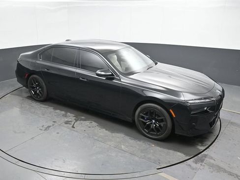 Used 2023 BMW 760i xDrive w/ Executive Package AWD/4WD image 33