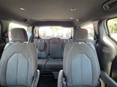Used 2024 Chrysler Pacifica Touring FWD image 22