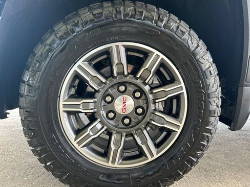 Used 2024 GMC Sierra 1500 AT4 w/ Technology Package AWD/4WD image 27