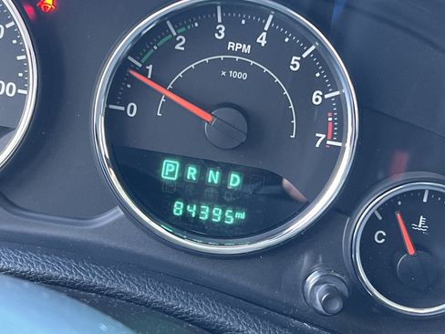 Used 2016 Jeep Wrangler Unlimited Rubicon w/ Connectivity Group AWD/4WD image 10