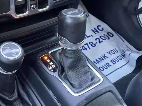 Used 2021 Jeep Wrangler Unlimited Sahara AWD/4WD image 28