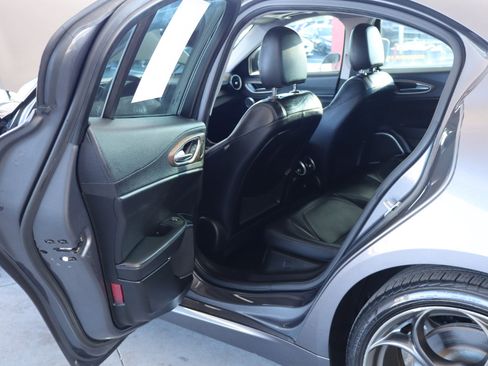 Used 2017 Alfa Romeo Giulia Ti w/ TI 19" Sport Package image 31