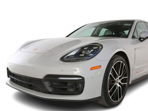 Used 2023 Porsche Panamera 4 Platinum Edition AWD/4WD image 3
