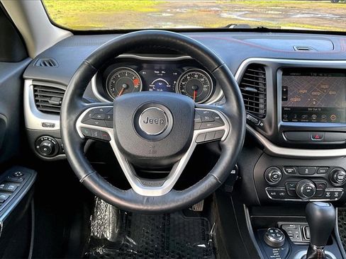Used 2016 Jeep Cherokee Trailhawk w/ Leather Interior Group image 7