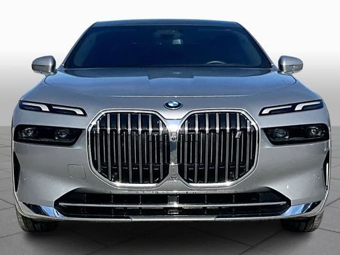 Used 2025 BMW i7 xDrive60 RWD image 3