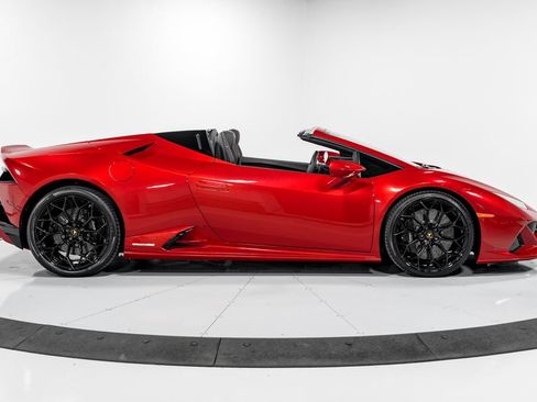 Used 2020 Lamborghini Huracan EVO AWD/4WD image 2
