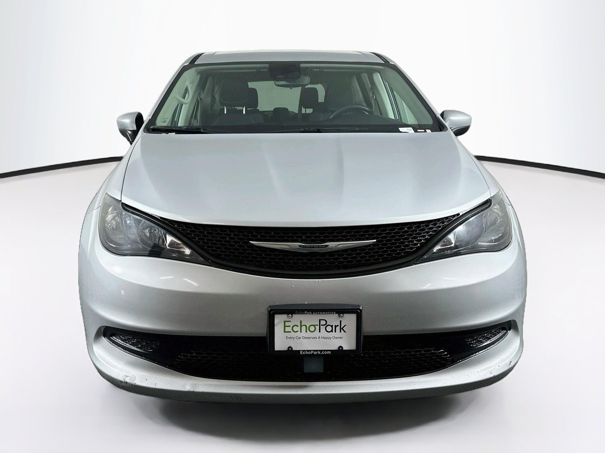 Used 2023 Chrysler Voyager LX FWD image 2
