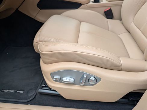 Certified 2025 Porsche Macan image 25