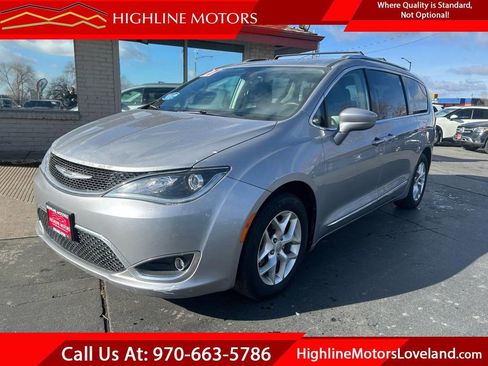 Used 2017 Chrysler Pacifica Touring-L Plus w/ Uconnect Theatre Group image 1