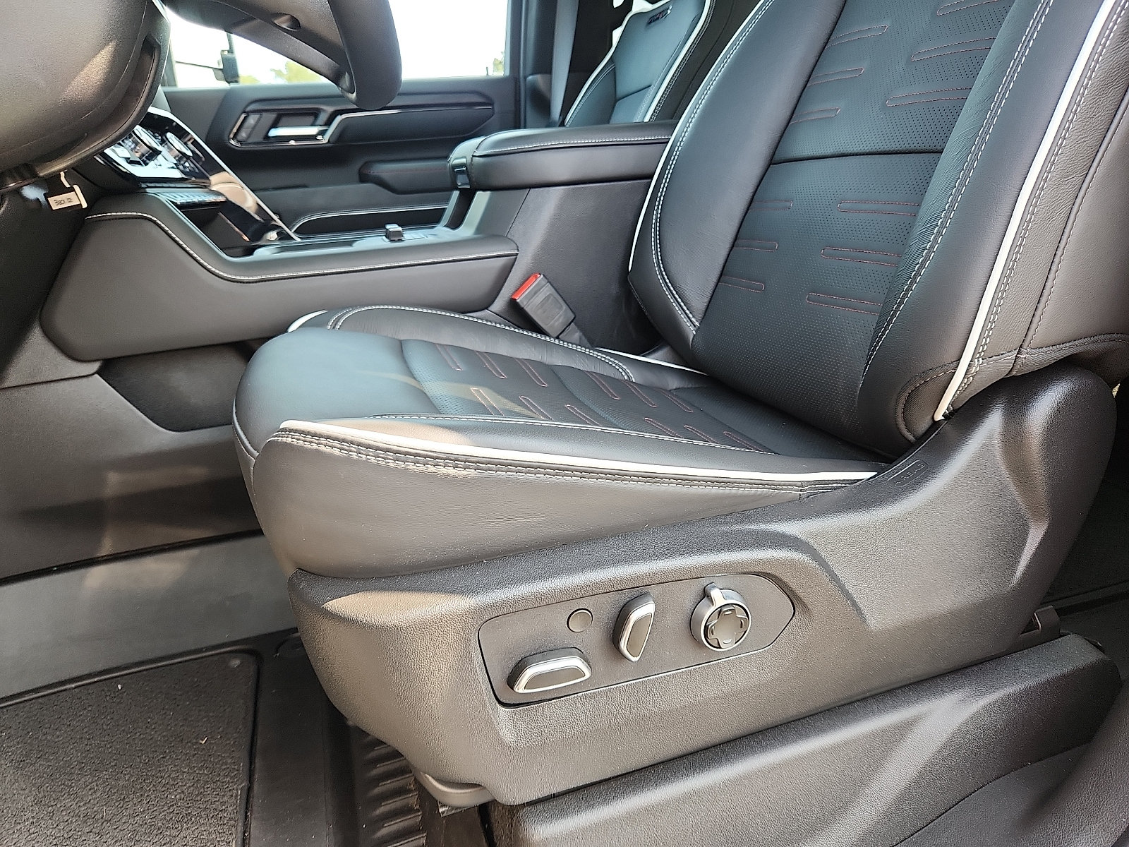 Used 2026 GMC Sierra 2500 AT4X AWD/4WD image 23