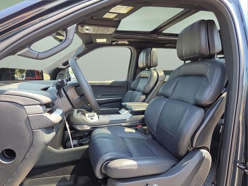 New 2025 Lincoln Navigator Reserve w/ Jet Appearance Package image 12