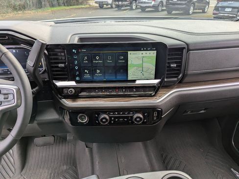 Used 2022 Chevrolet Silverado 1500 RST w/ Z71 Off-Road Package AWD/4WD image 17
