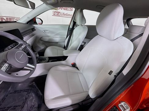 Certified 2025 Hyundai Kona SE image 25