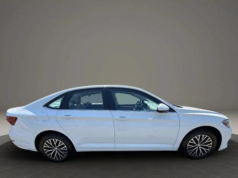 Used 2021 Volkswagen Jetta SE w/ SE Cold Weather Package FWD image 4