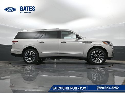 Used 2024 Lincoln Navigator L Reserve AWD/4WD image 45