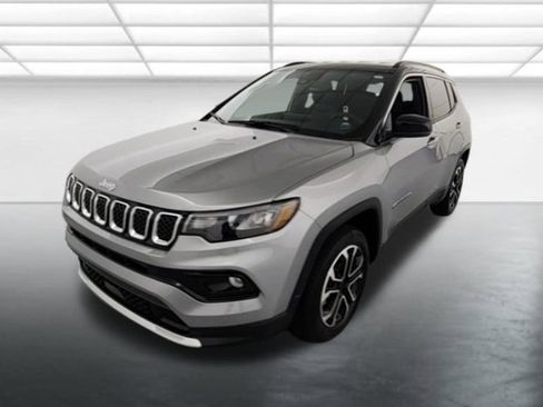 Used 2023 Jeep Compass Limited AWD/4WD image 2