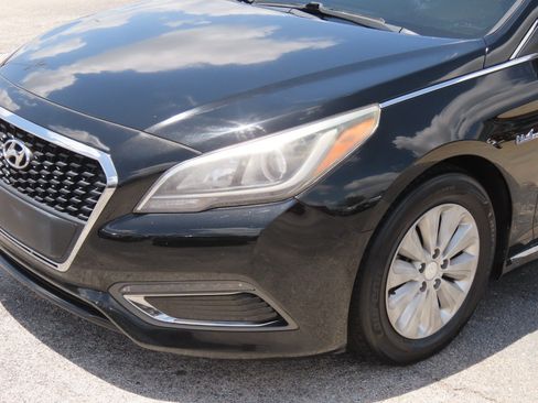 Used 2016 Hyundai Sonata SE FWD image 3