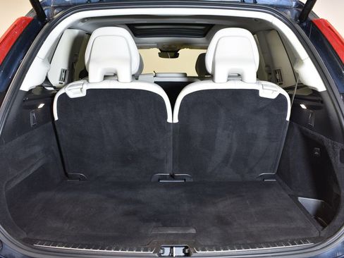 Used 2023 Volvo XC90 B5 Core image 28