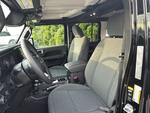 Used 2025 Jeep Wrangler Unlimited Sahara w/ Safety Group AWD/4WD image 11