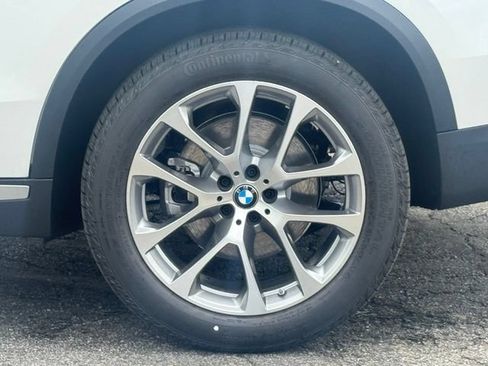 New 2026 BMW X5 xDrive40i w/ Climate Comfort Package AWD/4WD image 3