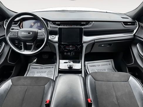 Used 2022 Jeep Grand Cherokee L Laredo image 16