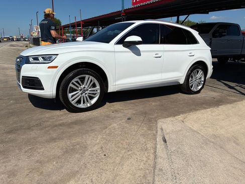 Used 2018 Audi Q5 2.0T Premium Plus w/ Premium Plus Package AWD/4WD image 2