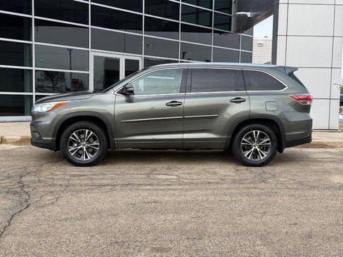 Used 2016 Toyota Highlander XLE image 6