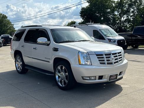 Used 2011 Cadillac Escalade 4WD Hybrid image 19