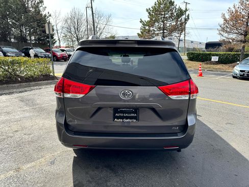 Used 2011 Toyota Sienna Limited image 16
