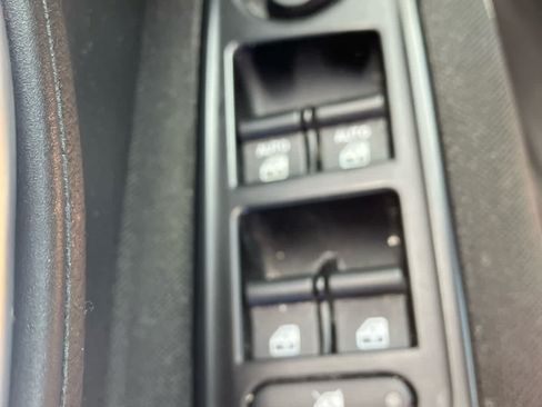 Used 2021 Jeep Renegade Latitude FWD image 12