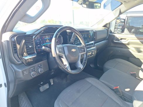 Used 2024 Chevrolet Silverado 2500 LT image 7