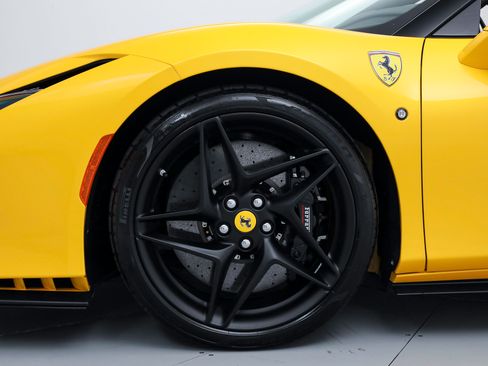 Certified 2022 Ferrari F8 Tributo RWD image 41