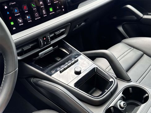 Used 2025 Porsche Cayenne S image 24