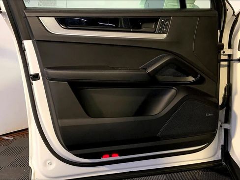 Used 2024 Porsche Cayenne Coupe image 25