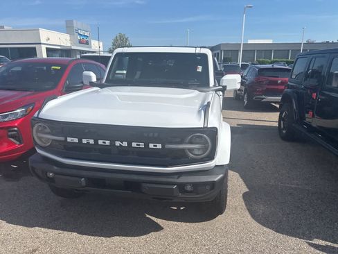 Used 2023 Ford Bronco Outer Banks AWD/4WD image 3