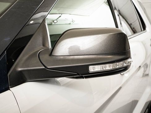 Used 2017 Ford Explorer XLT w/ Equipment Group 202A image 15