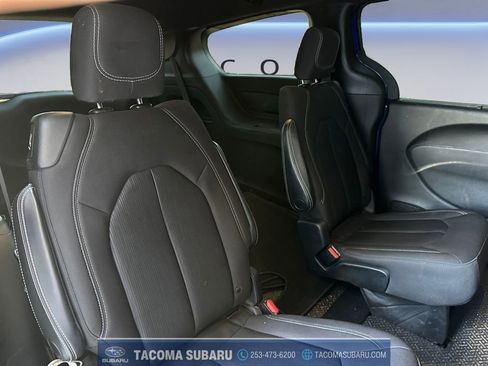 Used 2020 Chrysler Pacifica Touring w/ S Appearance Package FWD image 18