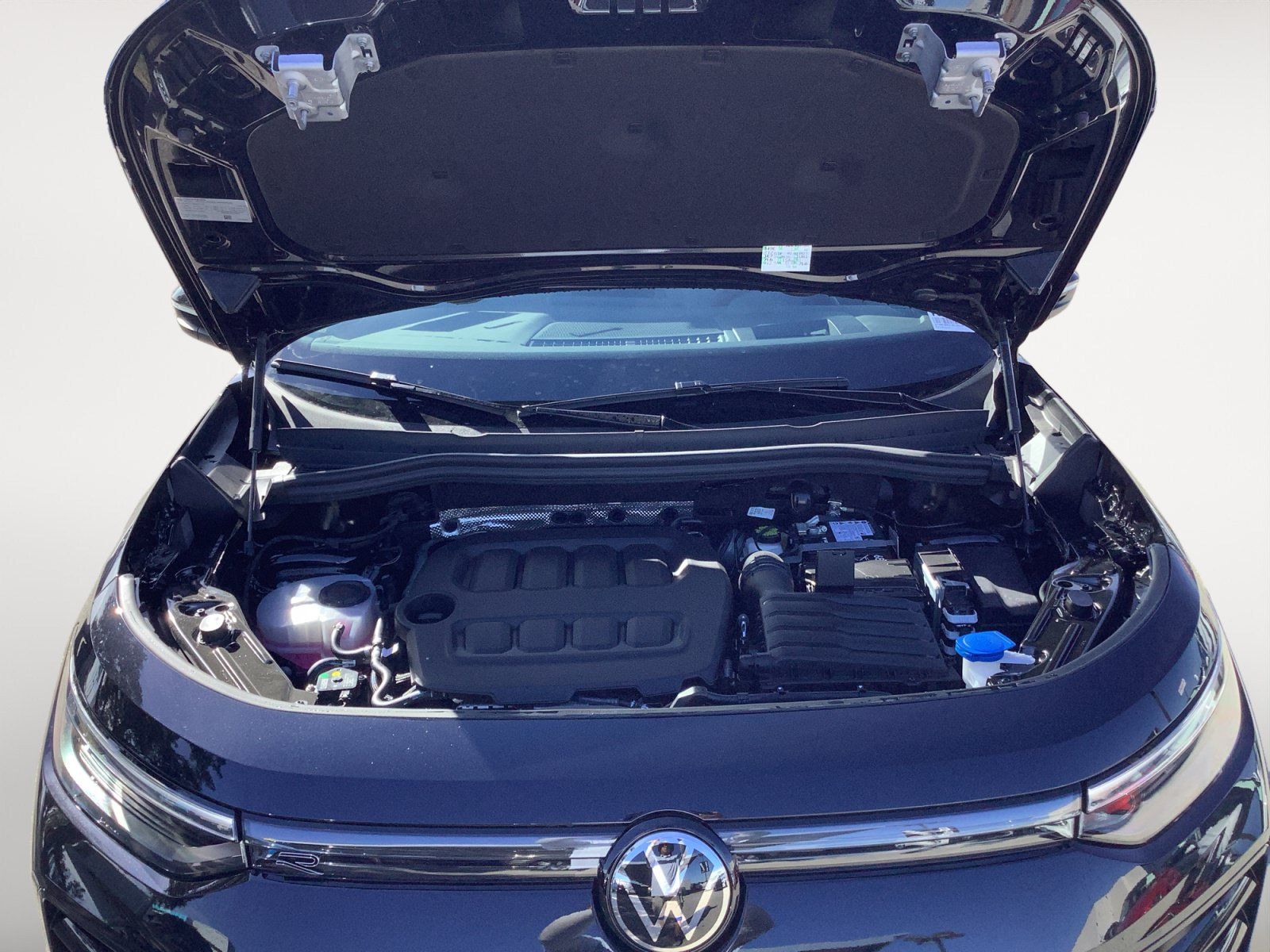 New 2026 Volkswagen Tiguan SE R-Line FWD image 12