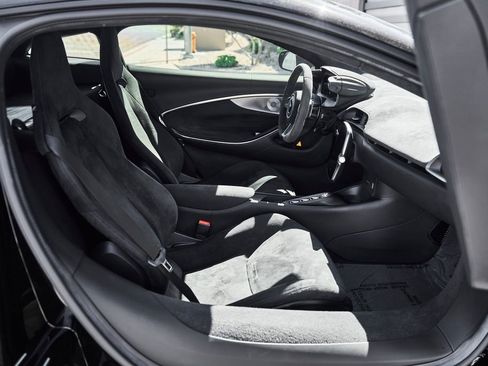 Used 2024 McLaren Artura RWD image 23