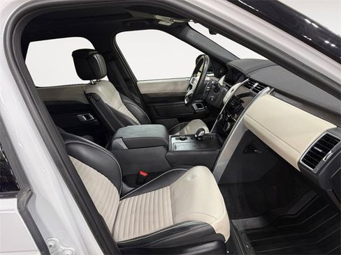 Used 2023 Land Rover Discovery Metropolitan Edition image 15