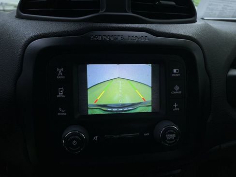 Used 2017 Jeep Renegade Latitude w/ Cold Weather Group image 22